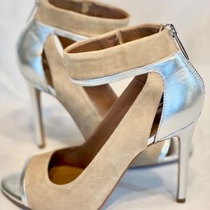 BCBG Suede and leather pump